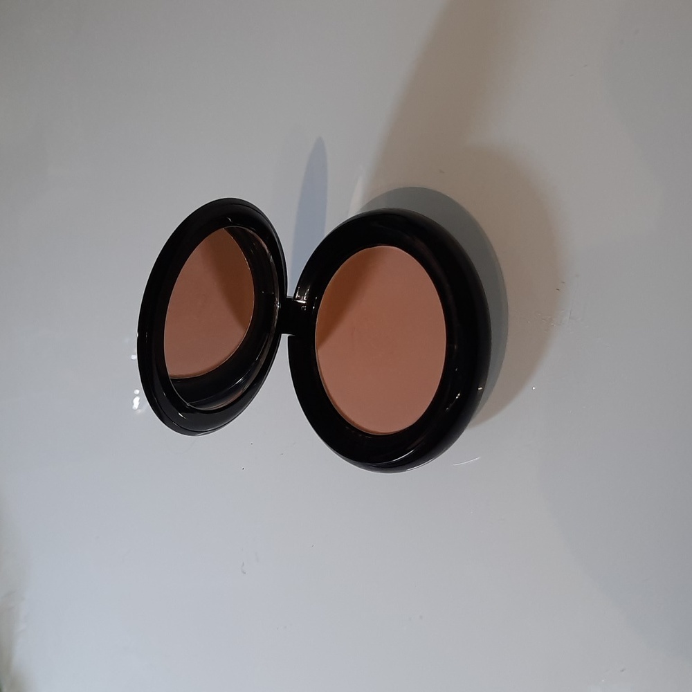 Marc Jacobs OMEGA eye shadow